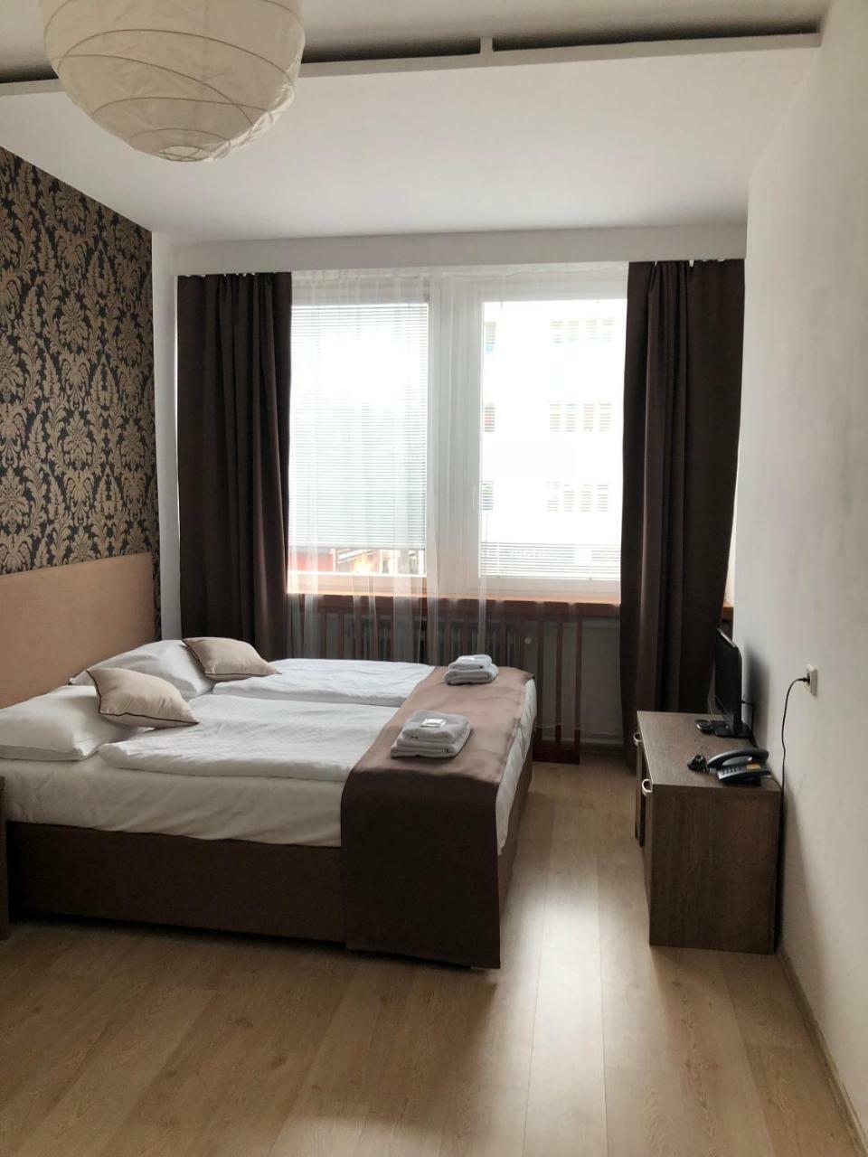 Hotel Ondráš Zlín Buitenkant foto