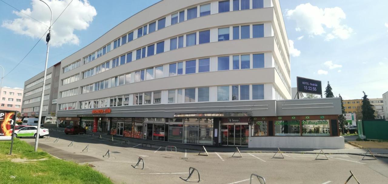 Hotel Ondráš Zlín Buitenkant foto