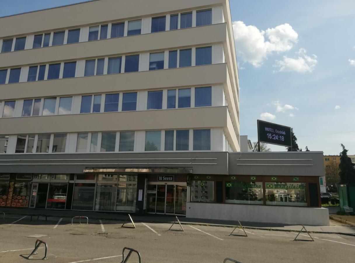 Hotel Ondráš Zlín Buitenkant foto